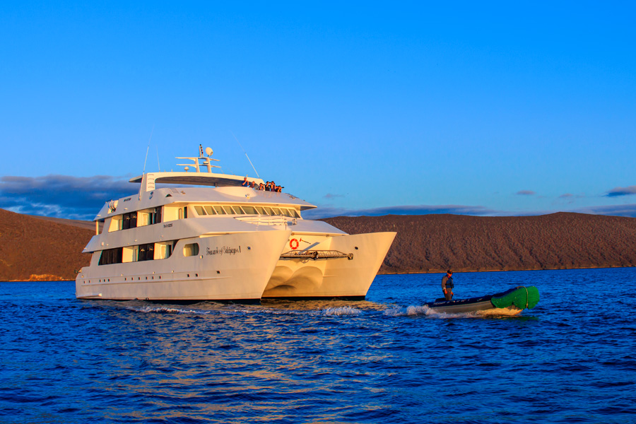 catamaran-treasure-oniric-galapagos-cruise