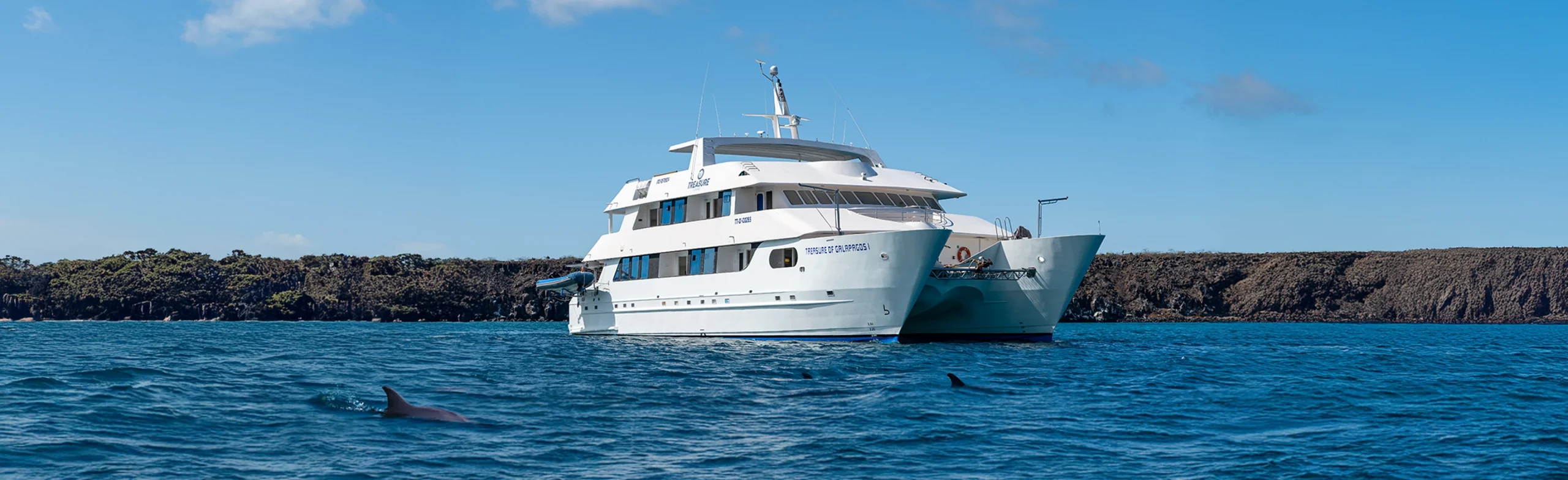 galapagos-treasure-catamaran-cruise-first-class