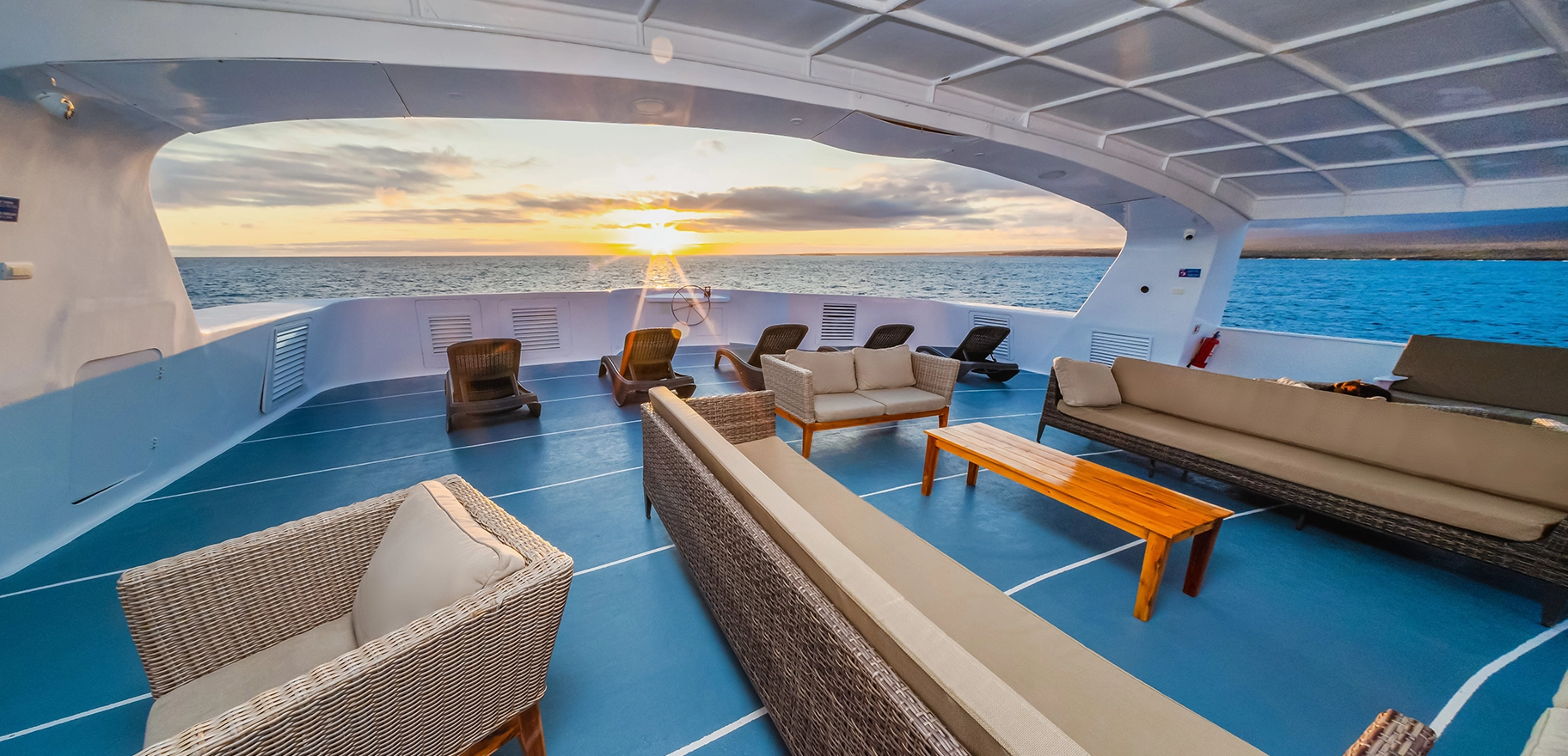 galapagos-treasure-sundeck
